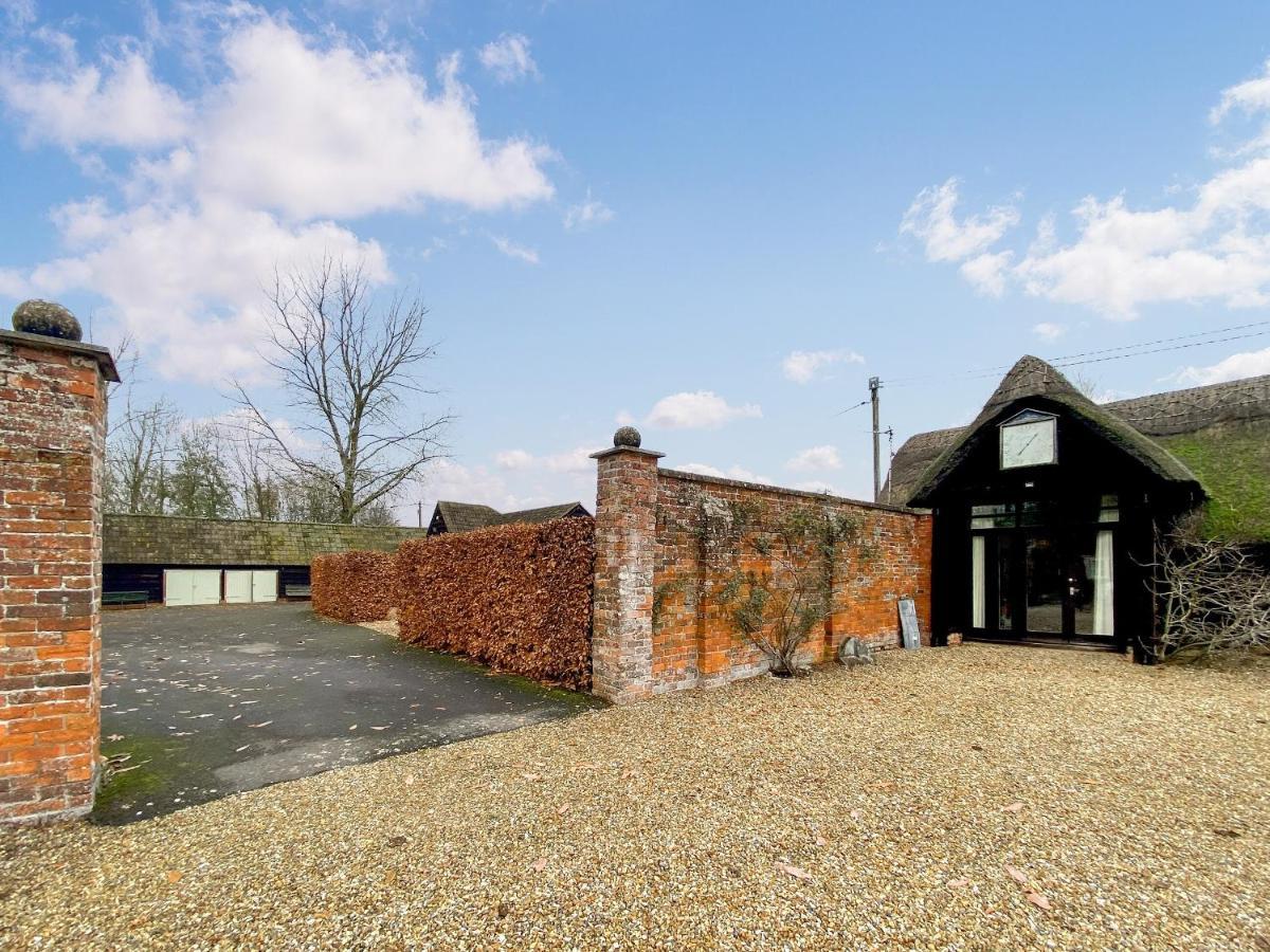 Villa Bushton Barn Royal Wootton Bassett Exterior foto